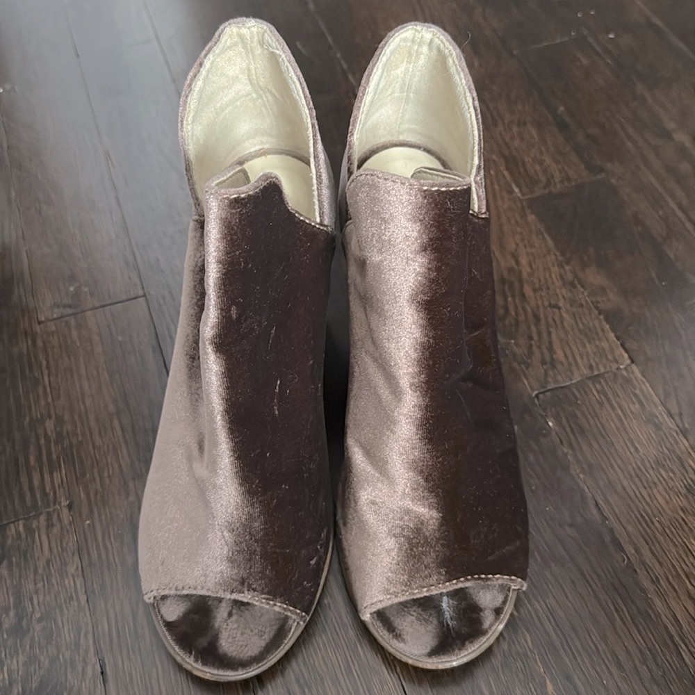 Steve Madden suede heels preowned